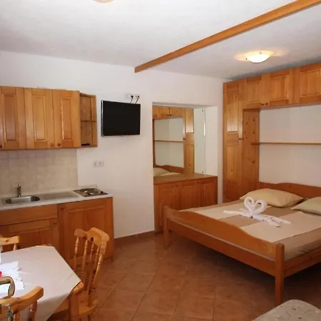 Lovely Studio Apartments Mali Raj Vrsar Exterior photo