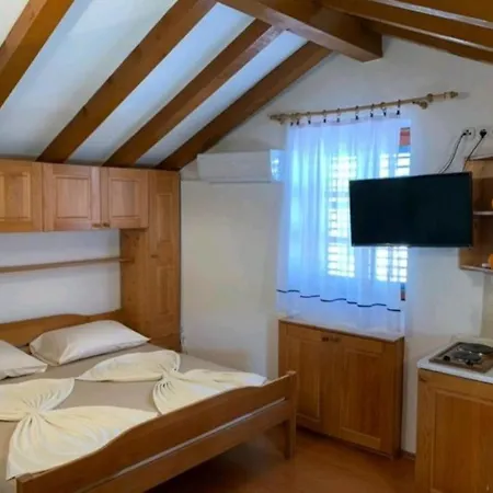 Lovely Studio Apartments Mali Raj Vrsar Exterior photo