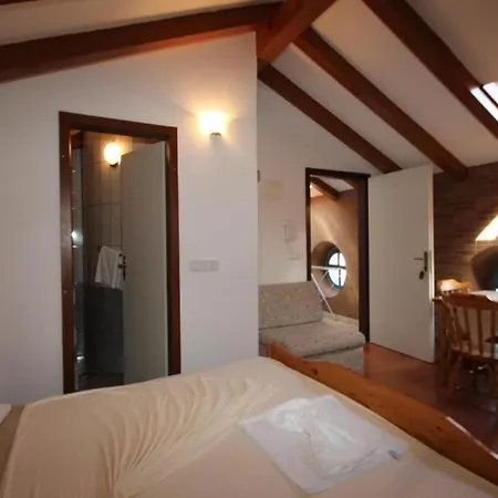 Lovely Studio Apartments Mali Raj Vrsar Exterior photo